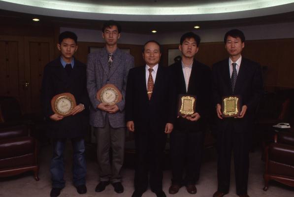 국수전 시상식.유재성 김찬우(아마우승) 이창호(우승) 서봉수.1997